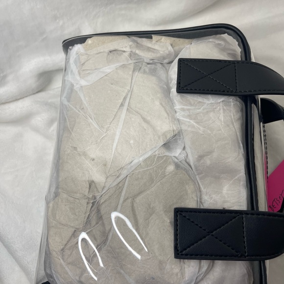 Betsey Johnson clear travel case, NWT - Picture 6 of 10